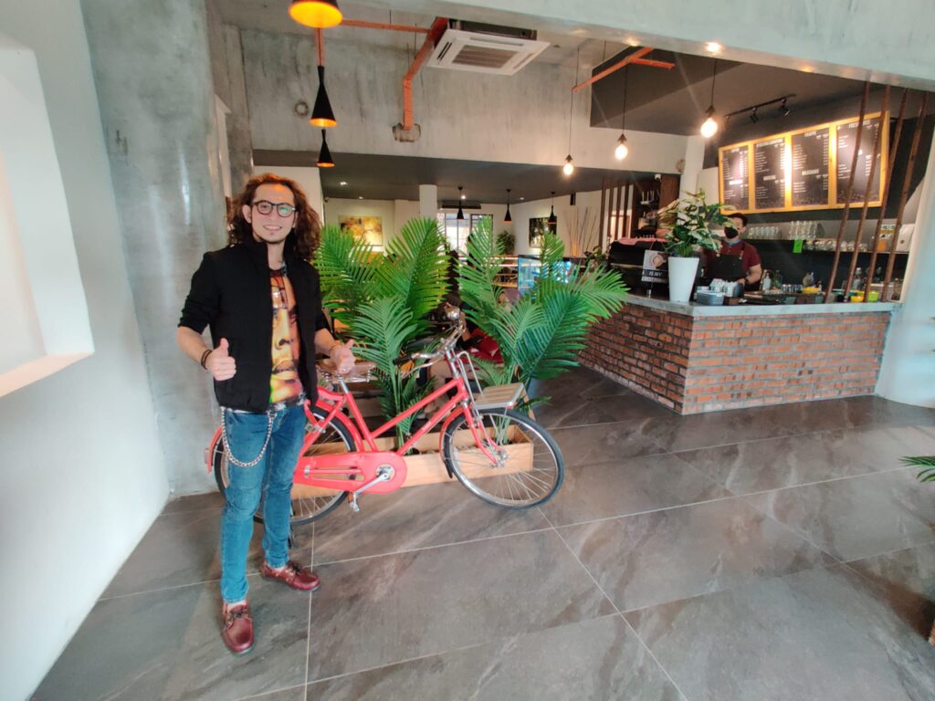 D'Culture Cafe. Rumah Yang Diubah Suai Menjadi Kafe Cantik. Lengkap Dengan Surau & Bilik Khas !