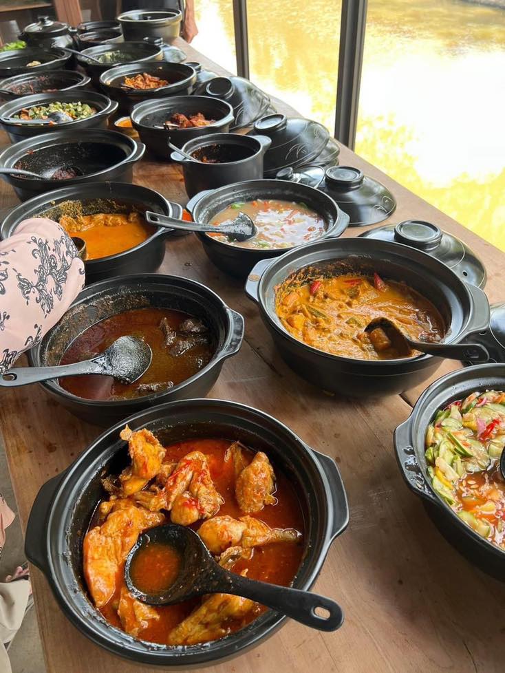 Kafe Belibis Tawar Pengalaman Unik Makan Dalam Koc Keretapi di Pekan, Pahang